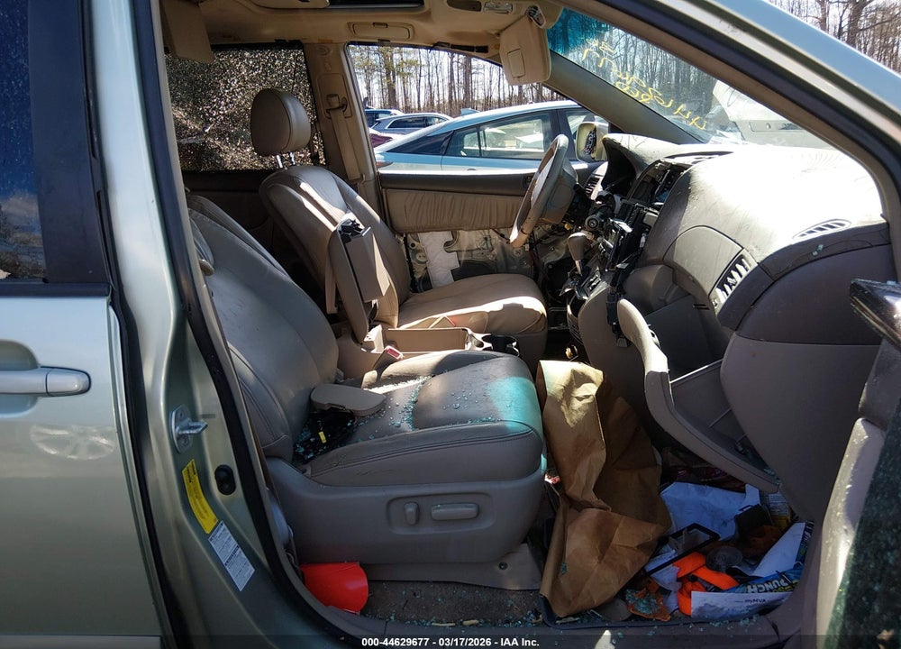 2008 TOYOTA SIENNA XLE VIN: 5TDBK22C18S009563