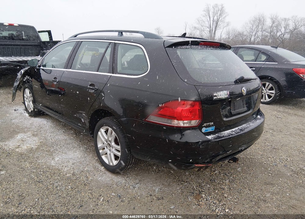 2011 VOLKSWAGEN JETTA SPORTWAGEN 2.0L TDI VIN: 3VWML7AJ5BM601930
