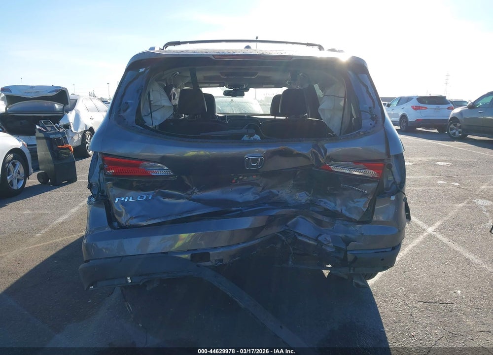 2016 HONDA PILOT TOURING VIN: 5FNYF5H90GB015207