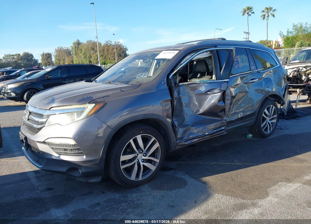 2016 HONDA PILOT TOURING VIN: 5FNYF5H90GB015207