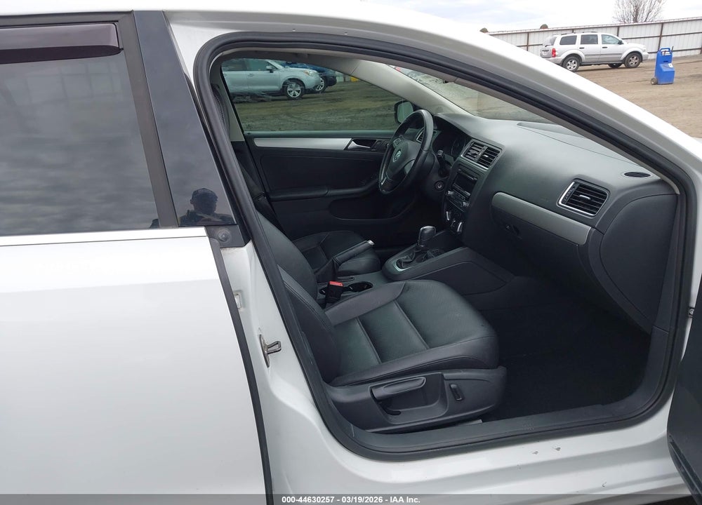 2014 VOLKSWAGEN JETTA 1.8T SE VIN: 3VWD17AJ2EM300039