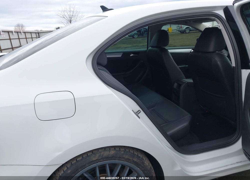 2014 VOLKSWAGEN JETTA 1.8T SE VIN: 3VWD17AJ2EM300039