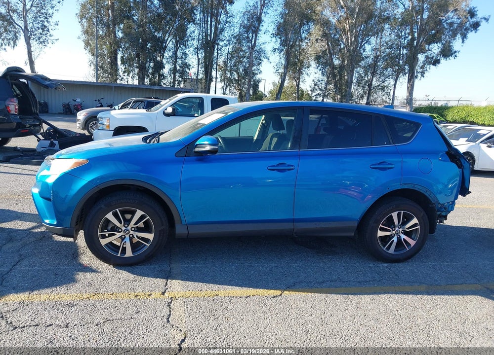 2018 TOYOTA RAV4 XLE VIN: JTMWFREV4JD118483