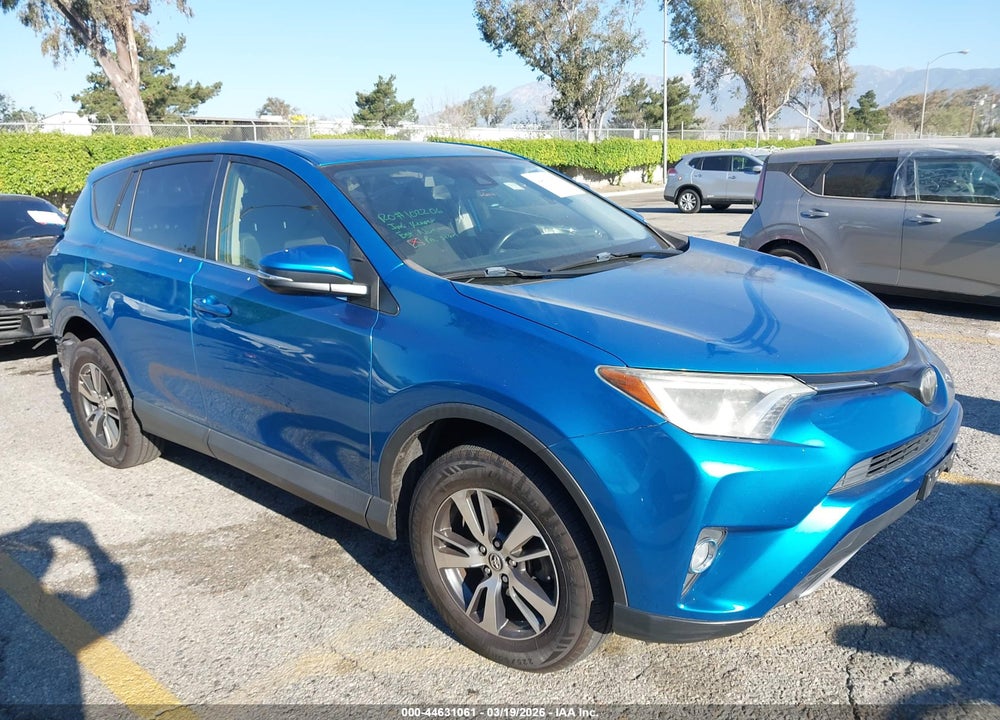 2018 TOYOTA RAV4 XLE VIN: JTMWFREV4JD118483