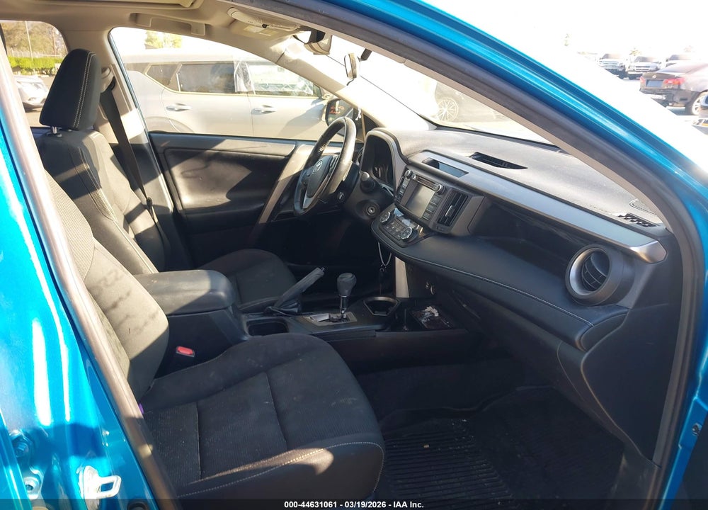 2018 TOYOTA RAV4 XLE VIN: JTMWFREV4JD118483