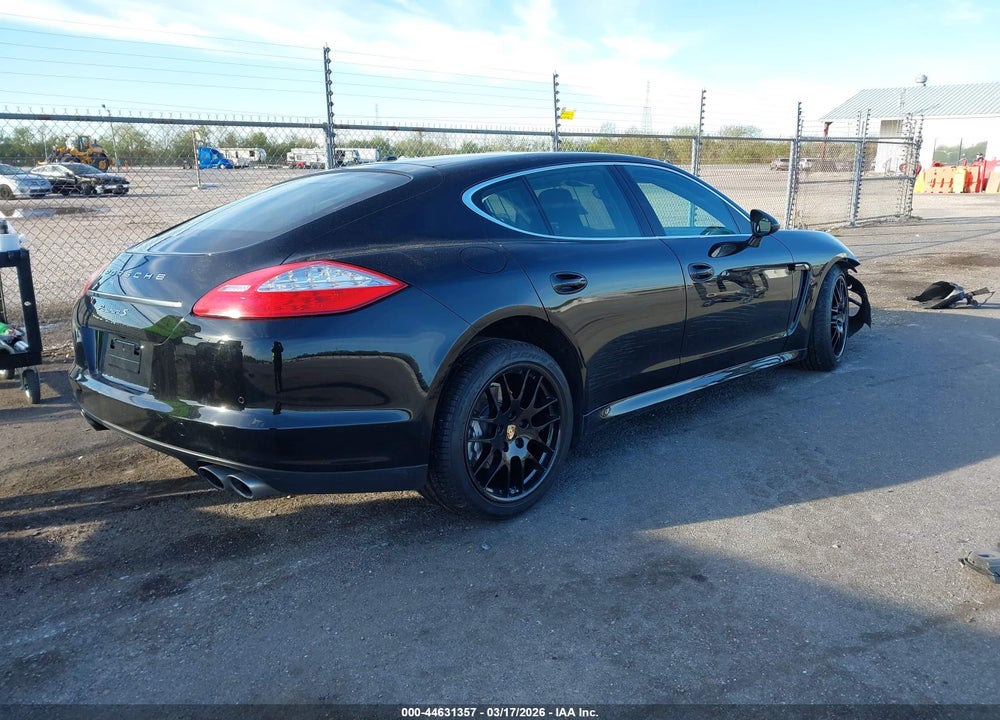 2013 PORSCHE PANAMERA S VIN: WP0AB2A78DL061140