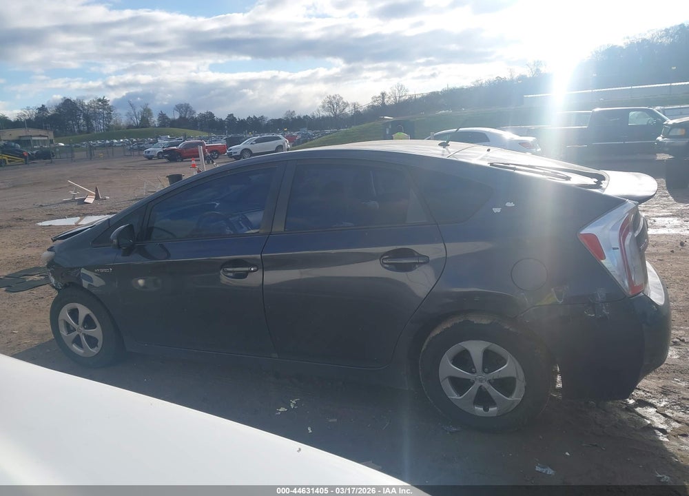 2013 TOYOTA PRIUS TWO VIN: JTDKN3DU8D1658075