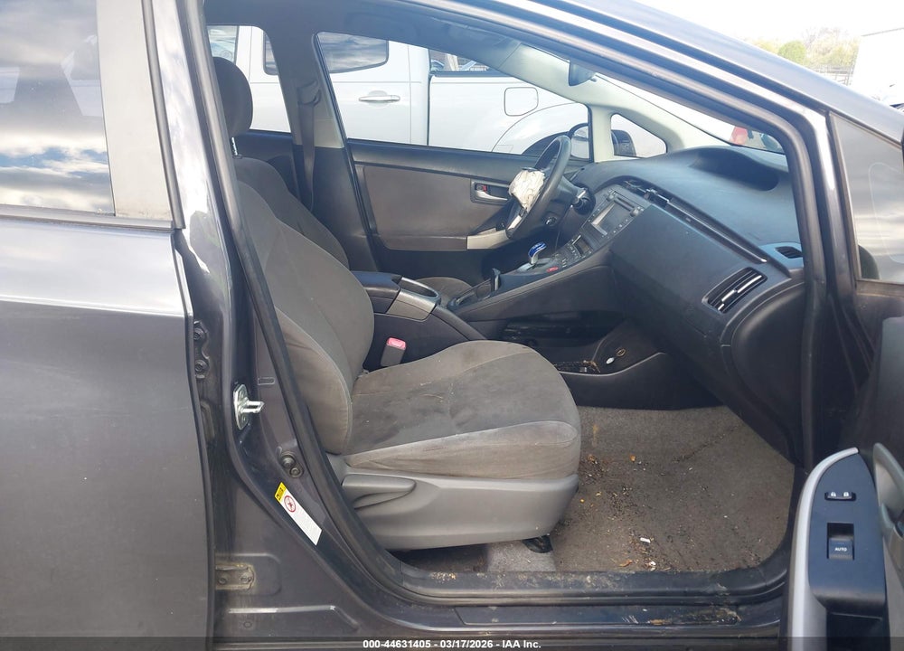 2013 TOYOTA PRIUS TWO VIN: JTDKN3DU8D1658075
