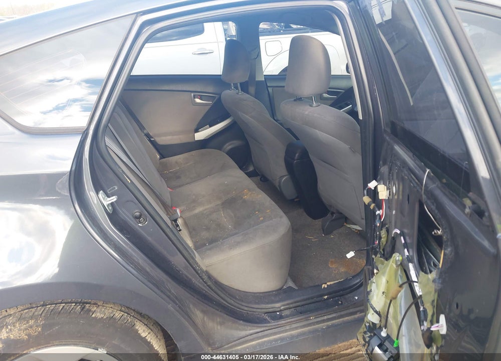 2013 TOYOTA PRIUS TWO VIN: JTDKN3DU8D1658075