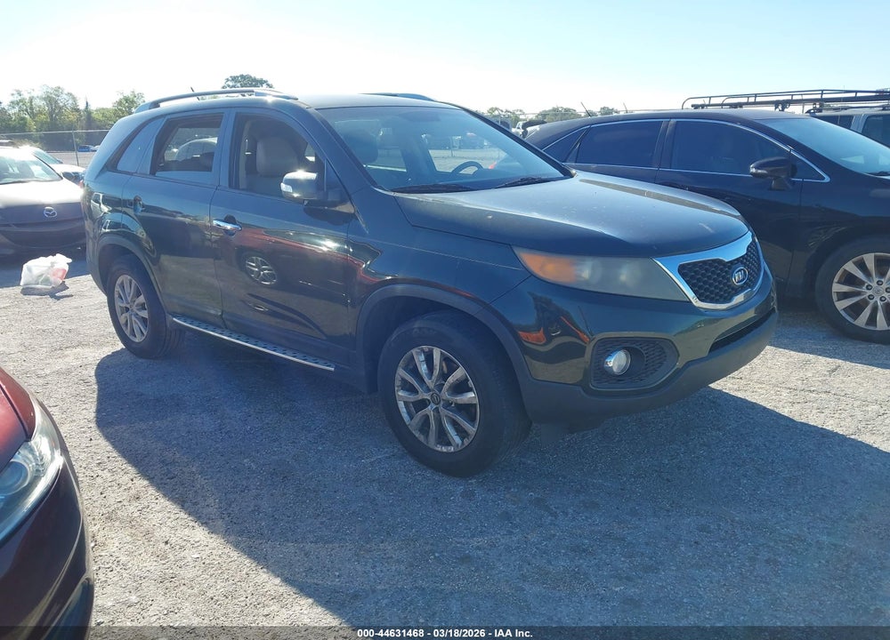 2011 KIA SORENTO LX VIN: 5XYKT4A18BG139532