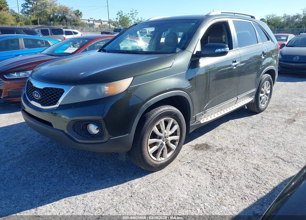 2011 KIA SORENTO LX VIN: 5XYKT4A18BG139532