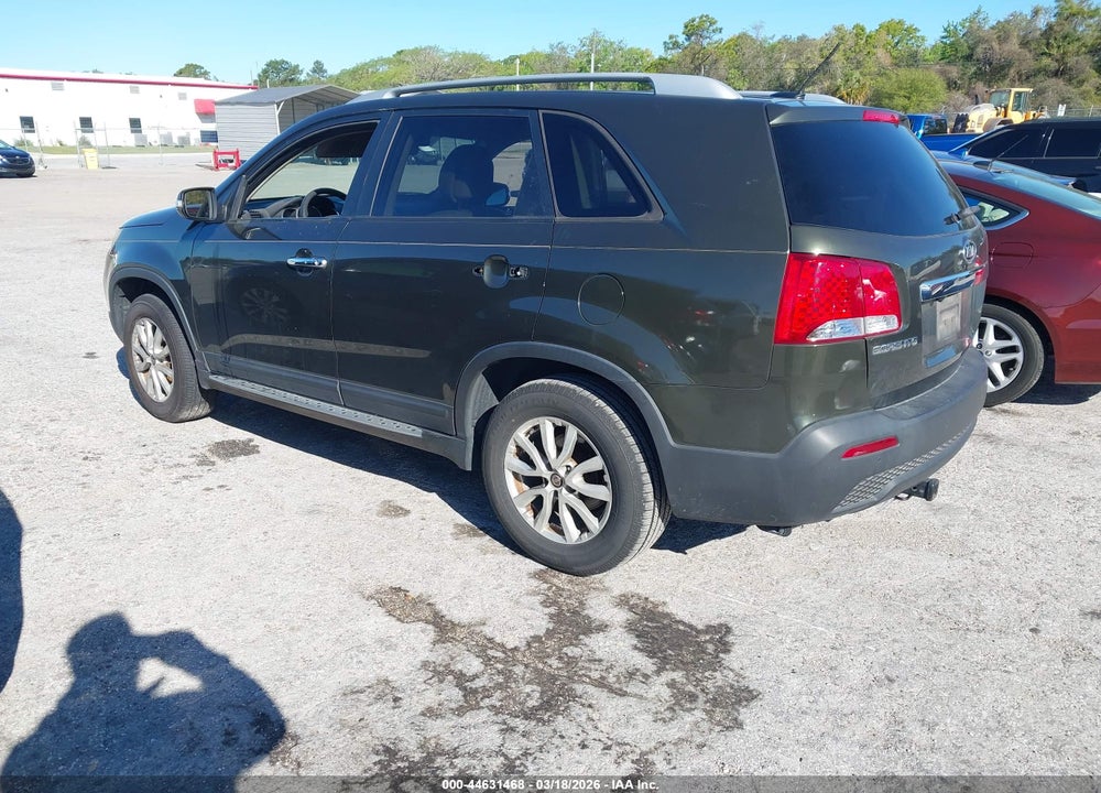 2011 KIA SORENTO LX VIN: 5XYKT4A18BG139532