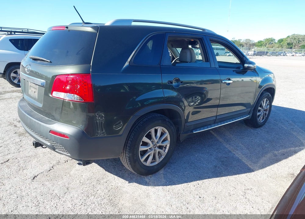 2011 KIA SORENTO LX VIN: 5XYKT4A18BG139532