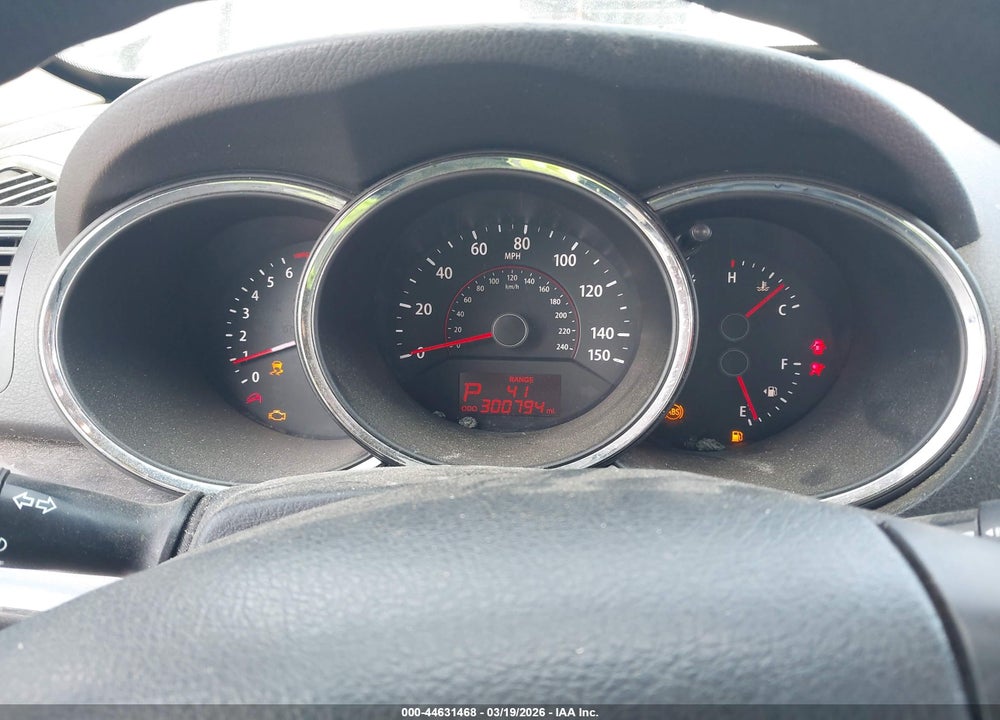 2011 KIA SORENTO LX VIN: 5XYKT4A18BG139532