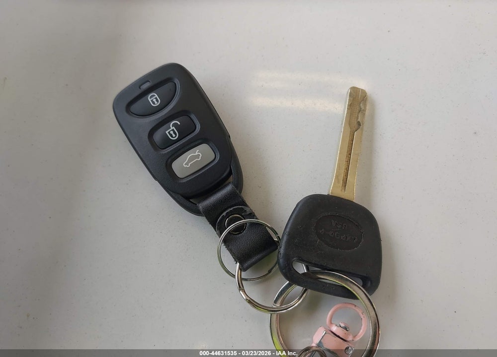 2016 KIA SOUL + VIN: KNDJP3A50G7385573