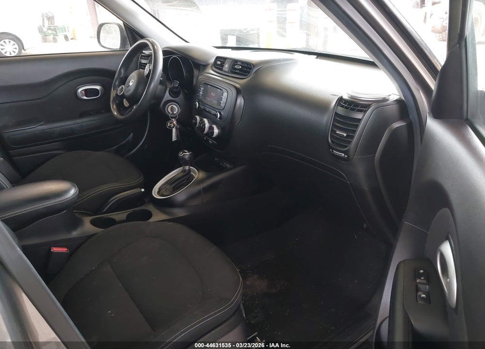 2016 KIA SOUL + VIN: KNDJP3A50G7385573