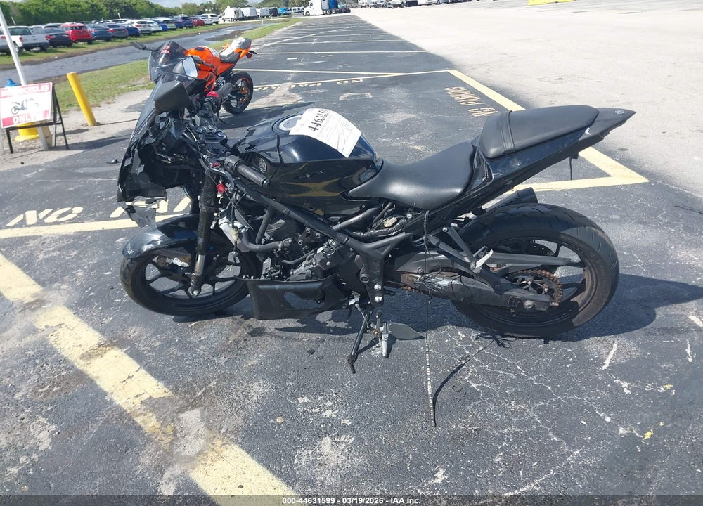 2022 YAMAHA YZFR3 A VIN: MH3RH18Y3NK008560