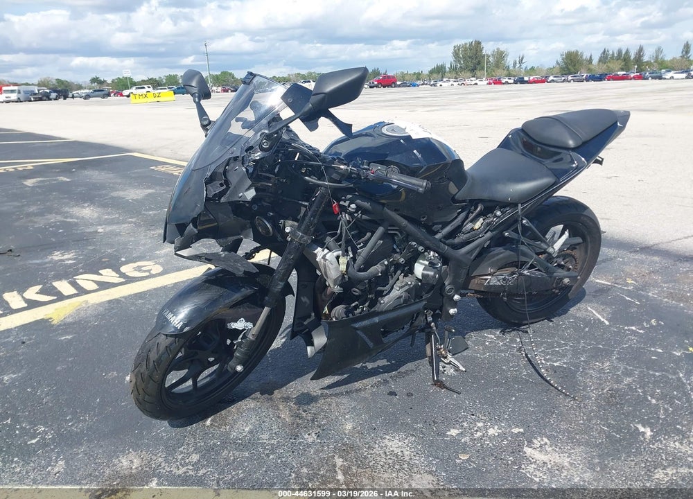 2022 YAMAHA YZFR3 A VIN: MH3RH18Y3NK008560