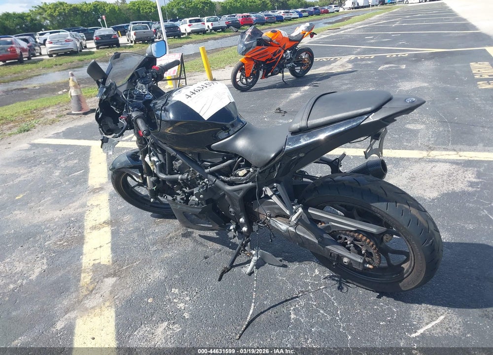 2022 YAMAHA YZFR3 A VIN: MH3RH18Y3NK008560