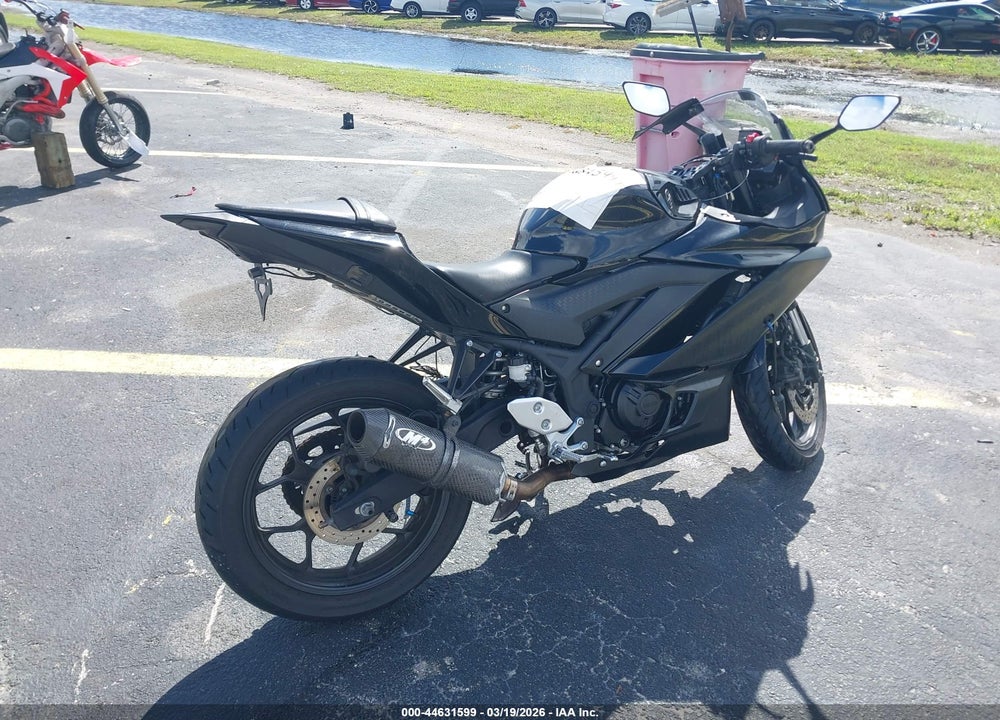 2022 YAMAHA YZFR3 A VIN: MH3RH18Y3NK008560