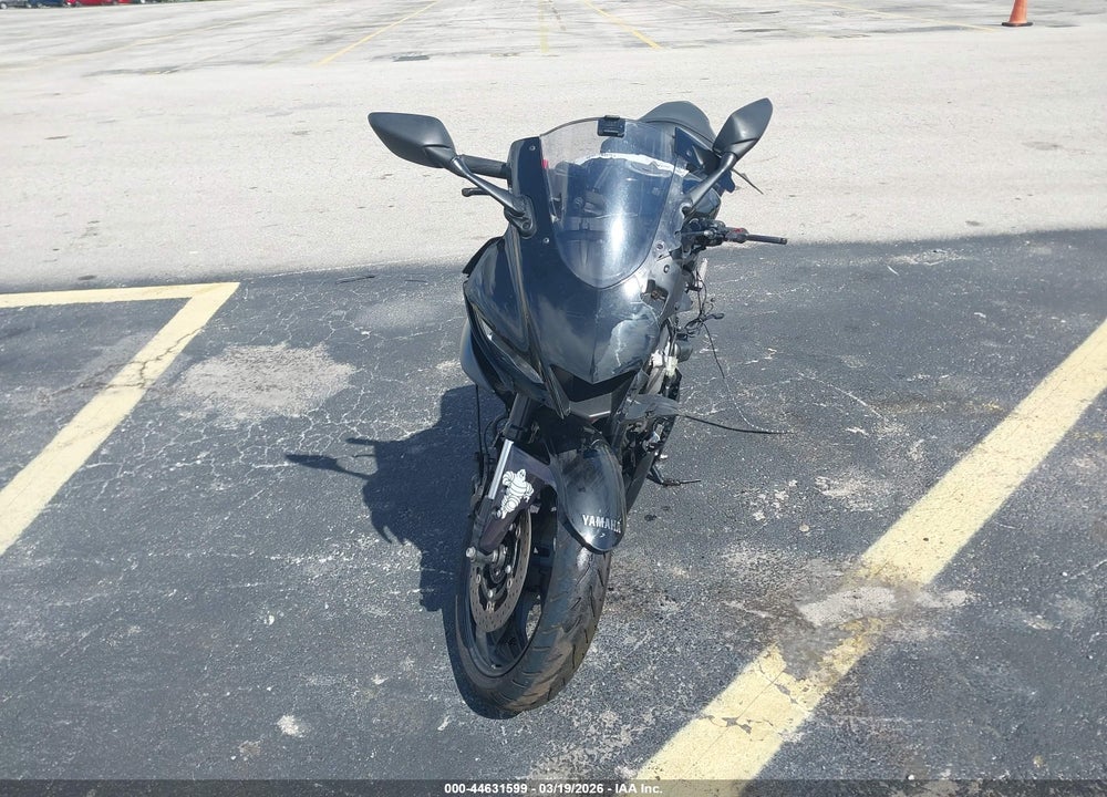 2022 YAMAHA YZFR3 A VIN: MH3RH18Y3NK008560