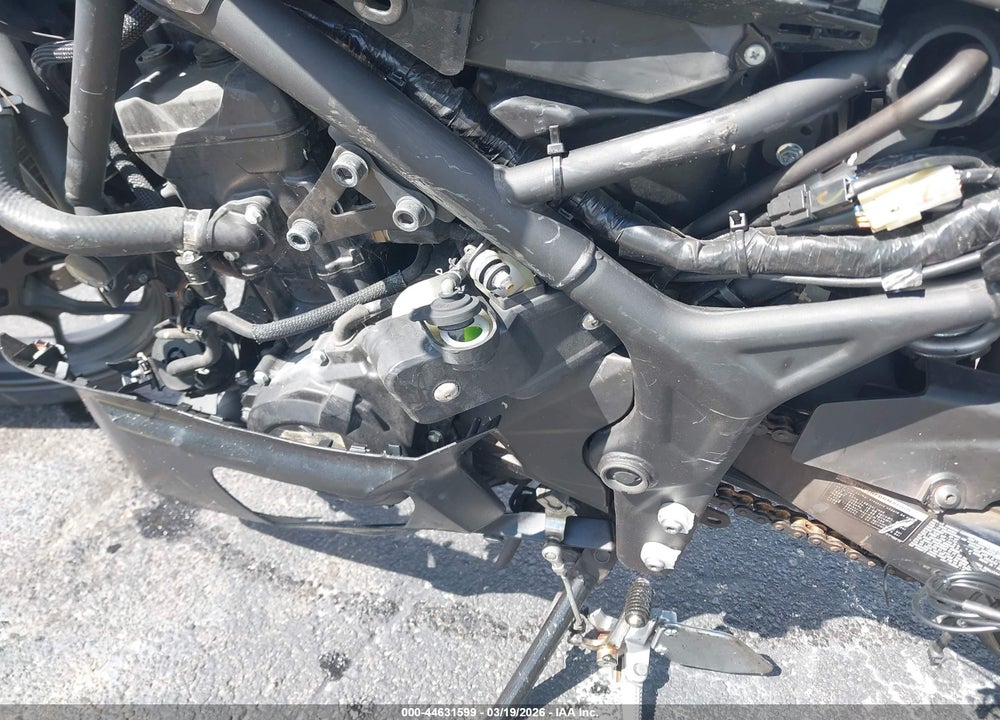 2022 YAMAHA YZFR3 A VIN: MH3RH18Y3NK008560