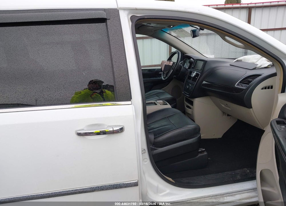 2016 CHRYSLER TOWN & COUNTRY TOURING VIN: 2C4RC1BG2GR306017