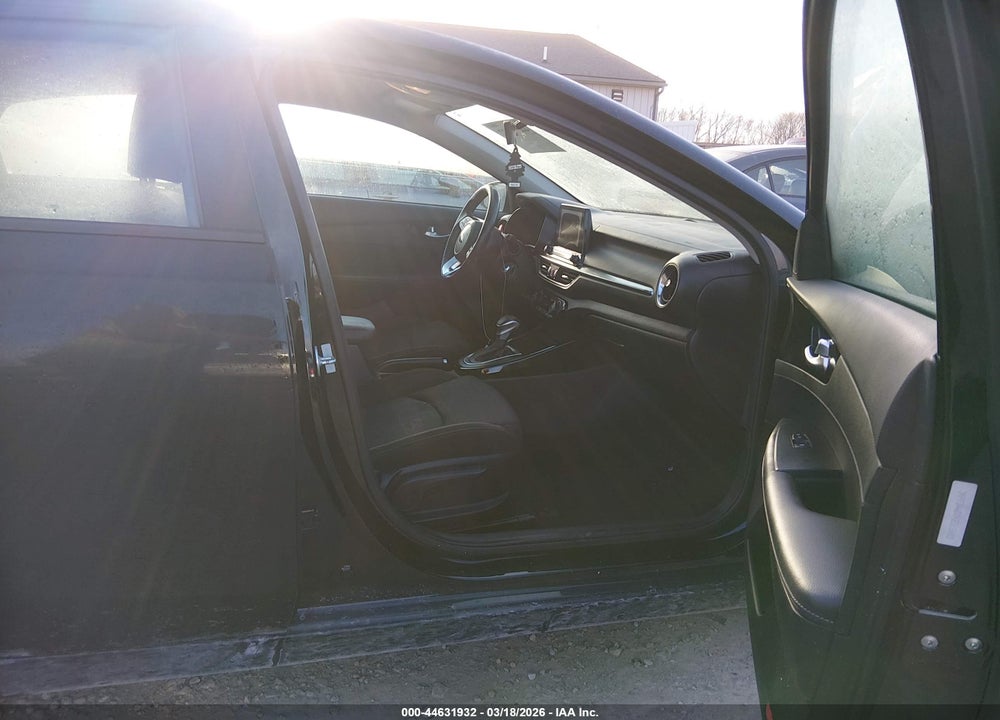 2019 KIA FORTE S VIN: 3KPF34AD0KE015683