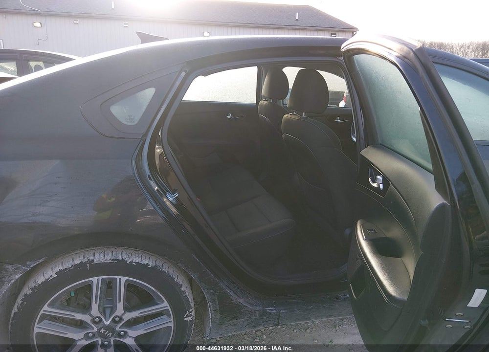 2019 KIA FORTE S VIN: 3KPF34AD0KE015683
