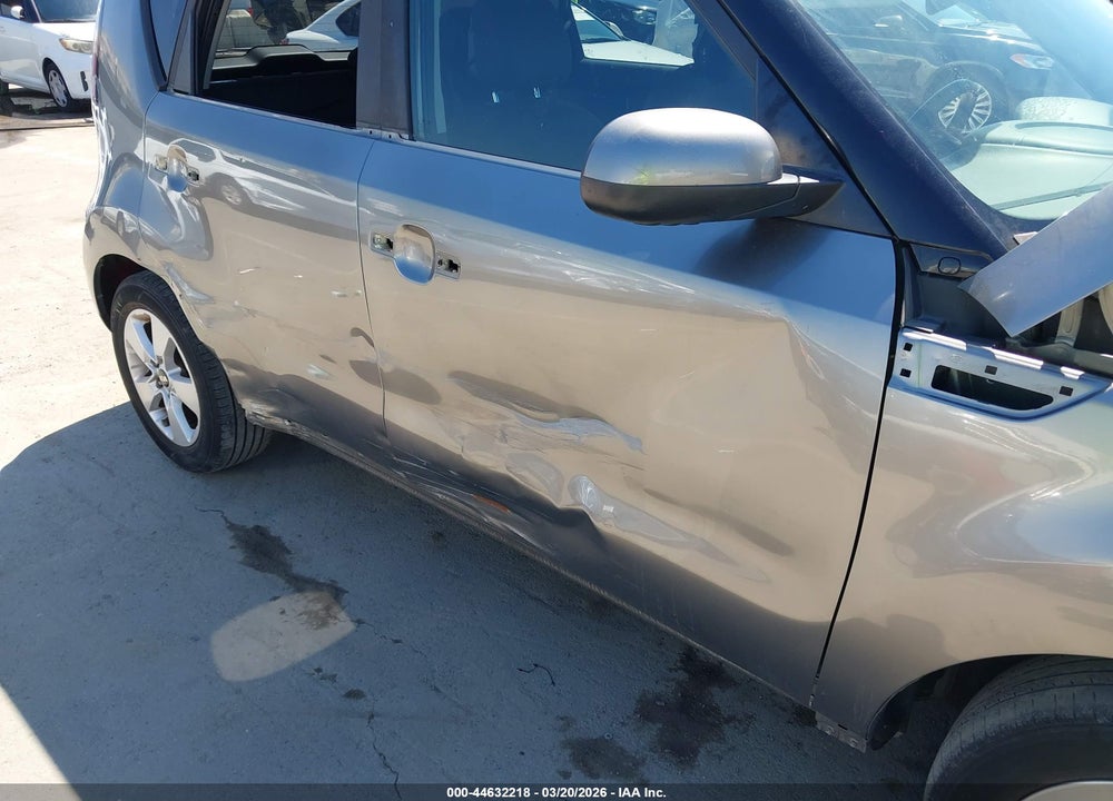 2018 KIA SOUL VIN: KNDJN2A22J7625087