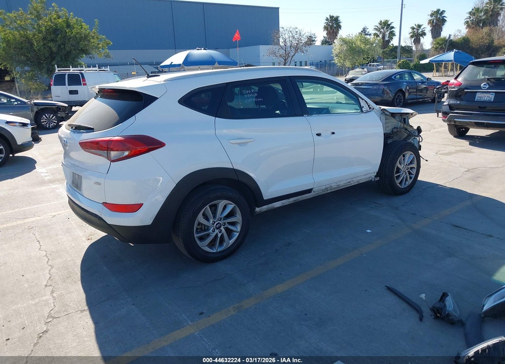 2016 HYUNDAI TUCSON SE VIN: KM8J3CA46GU112668