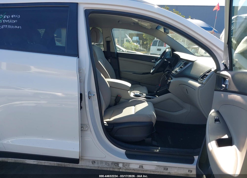 2016 HYUNDAI TUCSON SE VIN: KM8J3CA46GU112668
