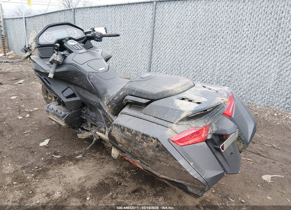 2025 HONDA GL1800 B VIN: JH2SC7946SK700070