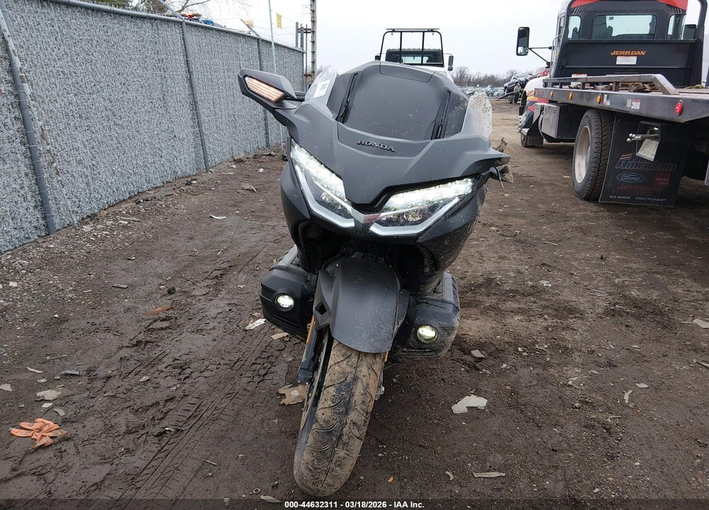 2025 HONDA GL1800 B VIN: JH2SC7946SK700070