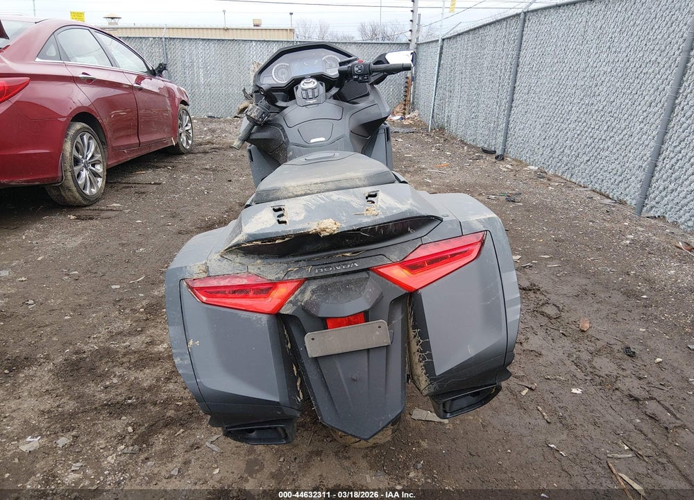 2025 HONDA GL1800 B VIN: JH2SC7946SK700070