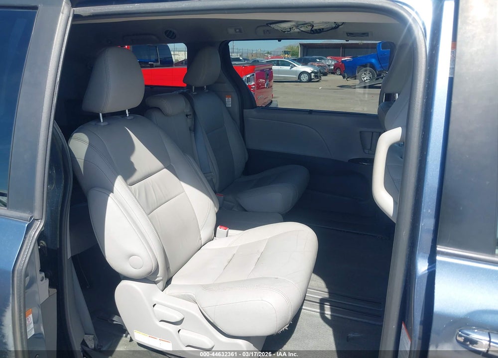 2016 TOYOTA SIENNA XLE 8 PASSENGER VIN: 5TDYK3DC3GS714537