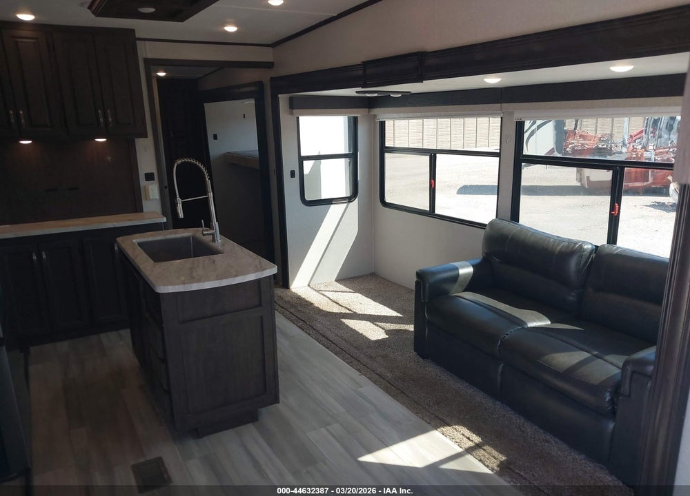 2021 SHASTA PHOENIX 367BH VIN: 5ZT3SP2B9MA001547