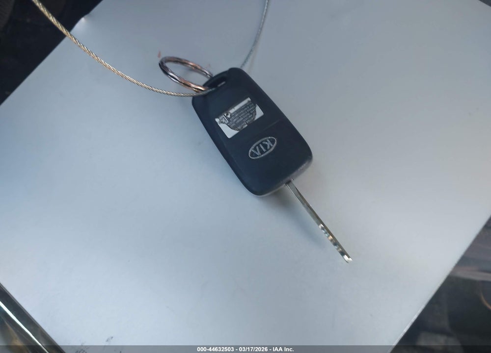 2011 KIA SOUL + VIN: KNDJT2A21B7339772
