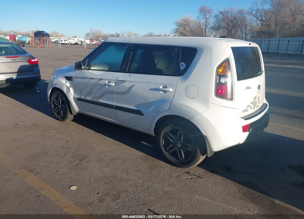 2011 KIA SOUL + VIN: KNDJT2A21B7339772