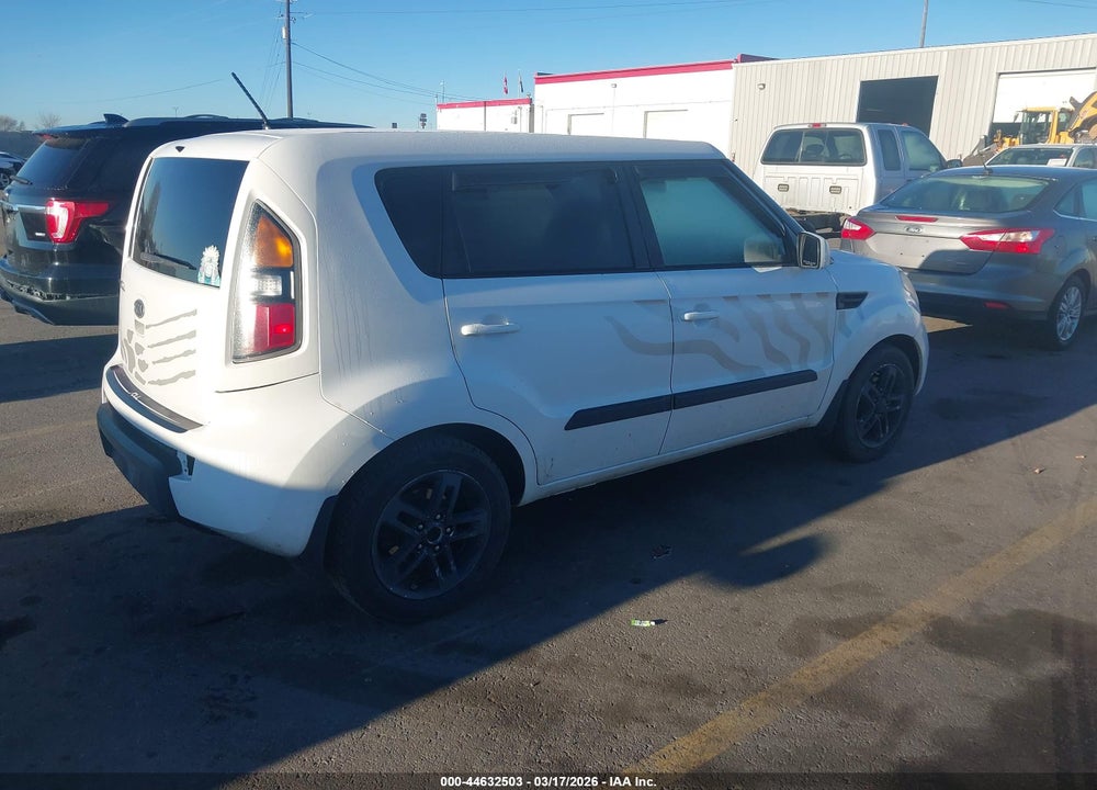 2011 KIA SOUL + VIN: KNDJT2A21B7339772