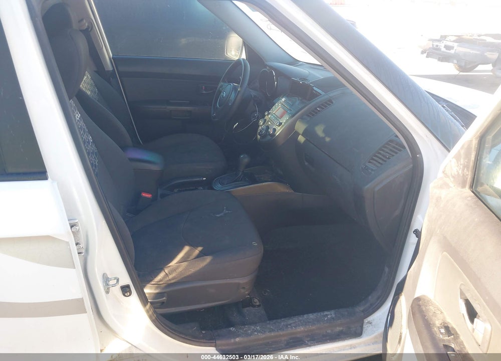 2011 KIA SOUL + VIN: KNDJT2A21B7339772