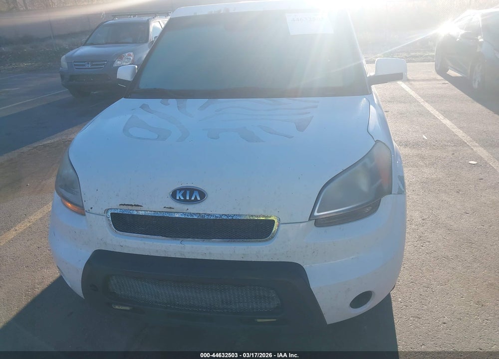 2011 KIA SOUL + VIN: KNDJT2A21B7339772
