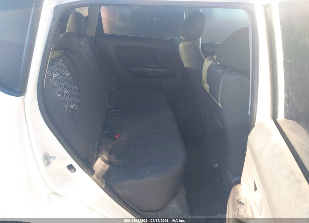 2011 KIA SOUL + VIN: KNDJT2A21B7339772