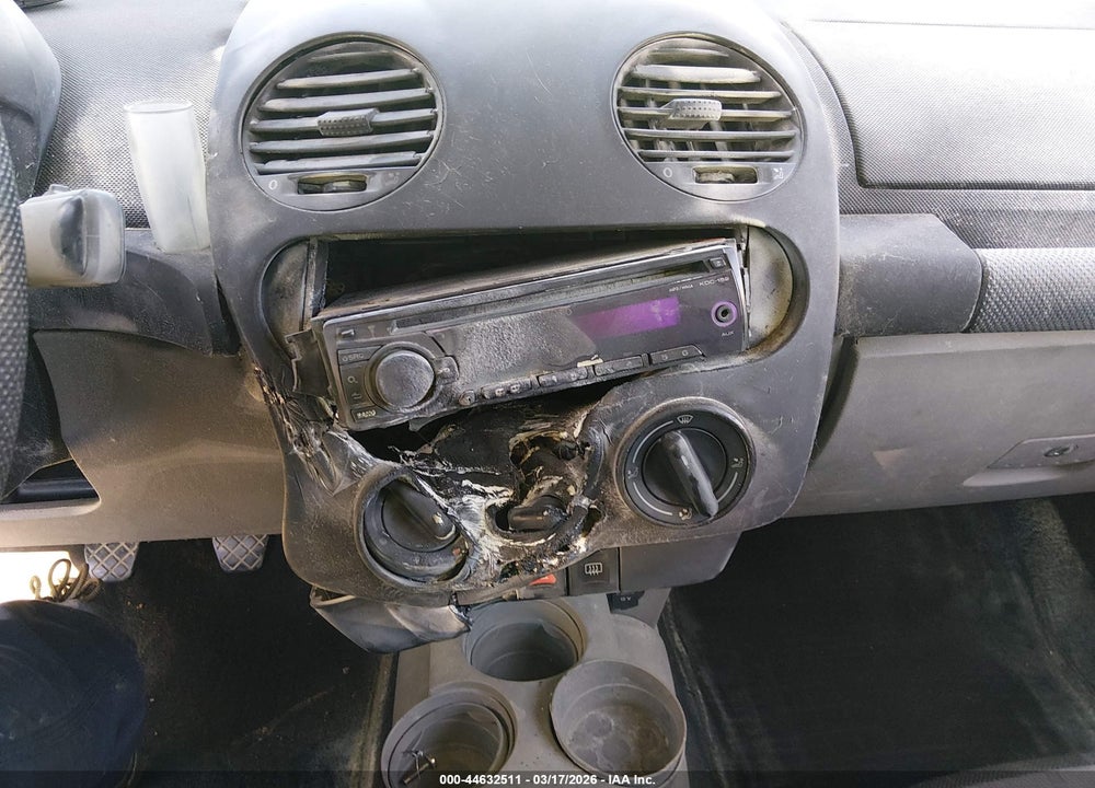 2000 VOLKSWAGEN NEW BEETLE GLS VIN: 3VWCA21C6YM421872