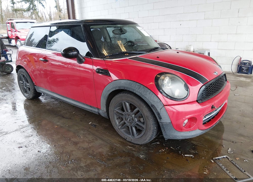 2011 MINI COOPER VIN: WMWSU3C58BT094598