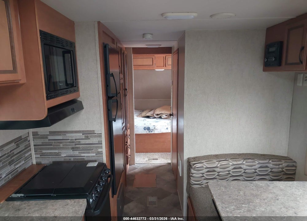 2015 PALOMINO PUMA 25RS TRAVEL TRAILER VIN: 4X4TPUA28FP055158