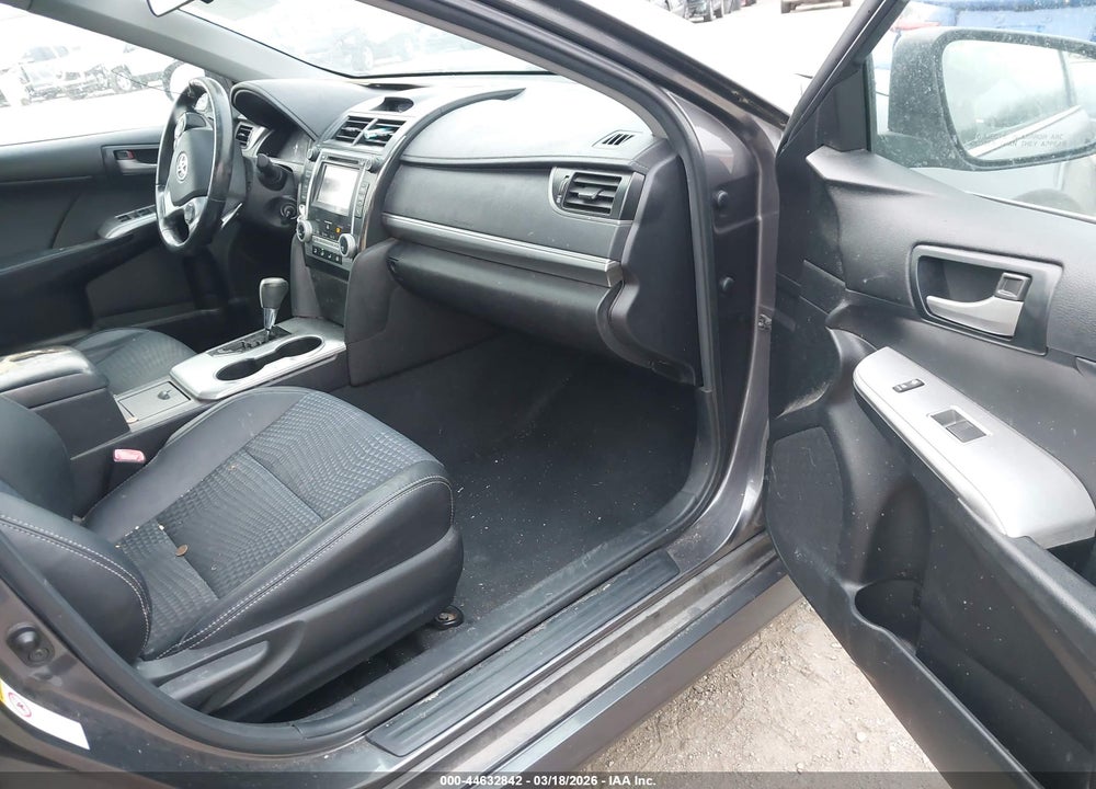 2014 TOYOTA CAMRY SE VIN: 4T1BF1FK7EU425961