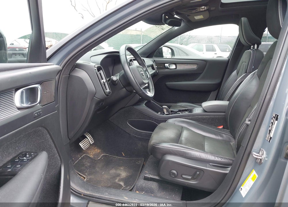 2022 VOLVO XC40 T5 R-DESIGN VIN: YV4162UM4N2648977