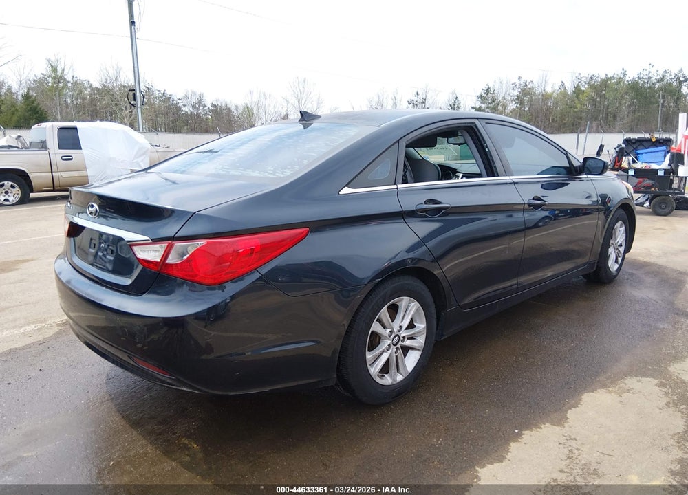2013 HYUNDAI SONATA GLS VIN: 5NPEB4AC5DH585621