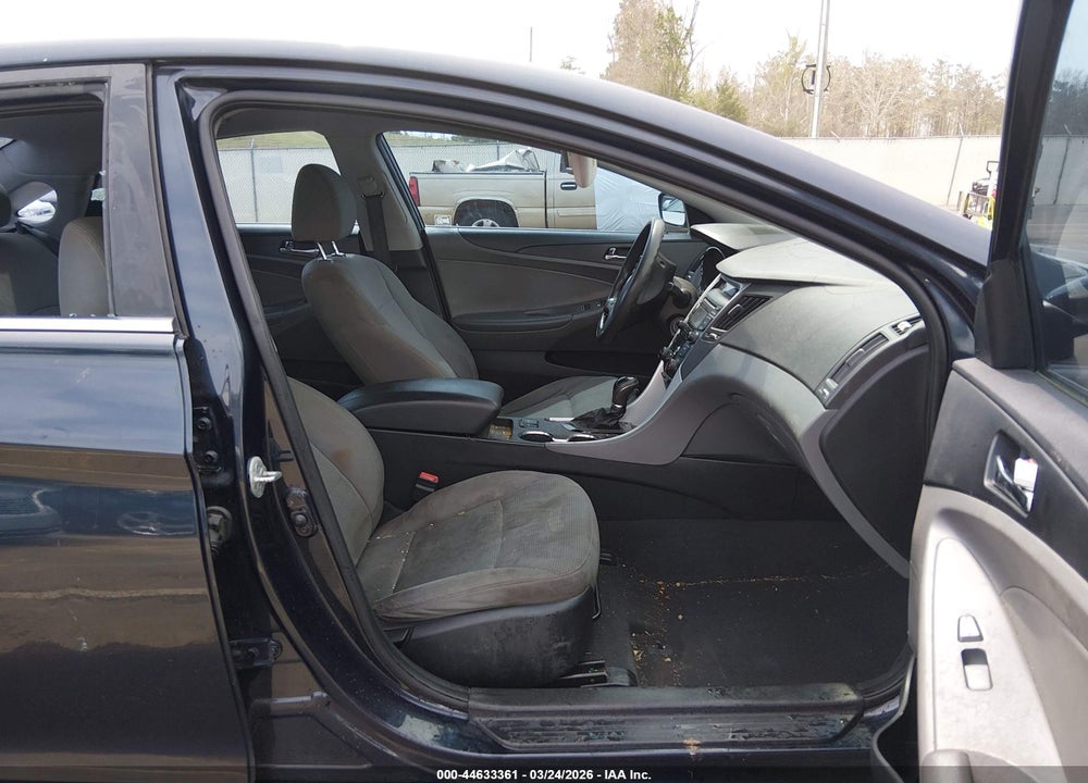 2013 HYUNDAI SONATA GLS VIN: 5NPEB4AC5DH585621